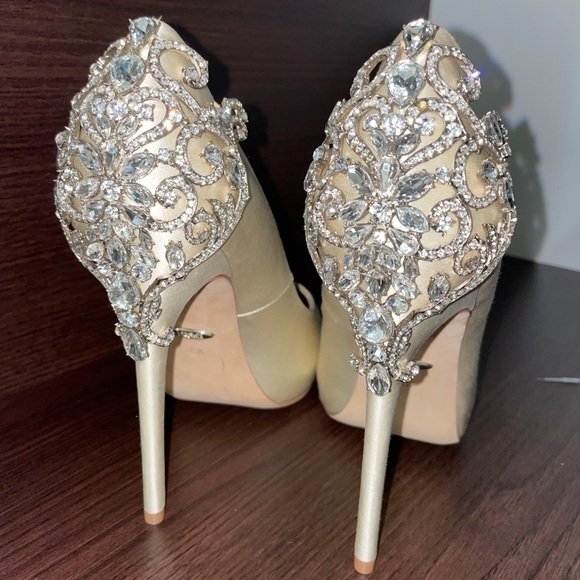 Badgley Mischka Kiara Crystal back Open Toe Pump. Size 8.5  beautiful pump - Picture 4 of 7